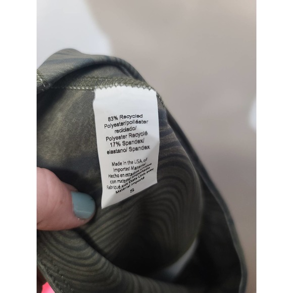 Beyond Yoga Printed High Waisted Midi Leggings. Size Small - Picture 3 of 3